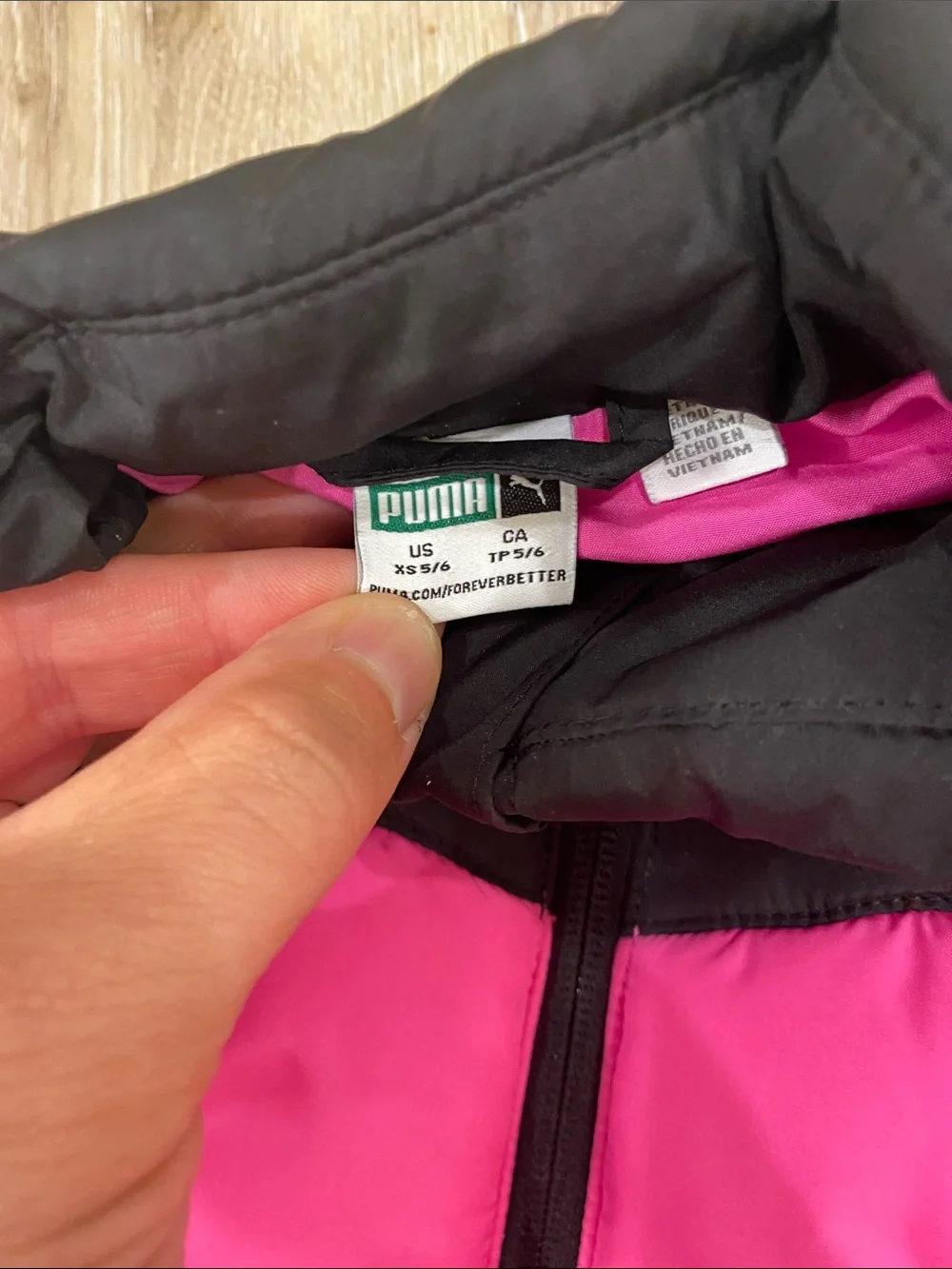PUMA Puffer Pocketed Zipper Vest Size XS (5/6) Hot Pink Black Quilted Cozy ✨